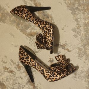 Michael leopard peep-toe bow pumps